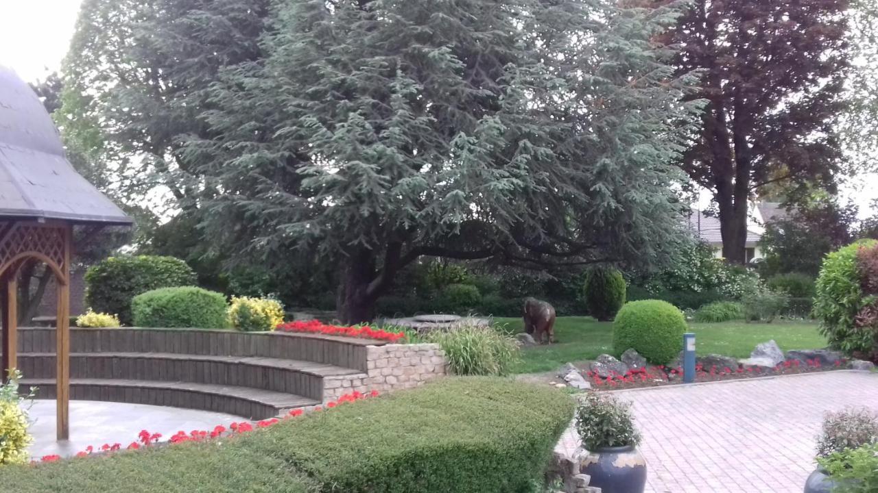 Le Manoir De La Mantille Caudry Buitenkant foto